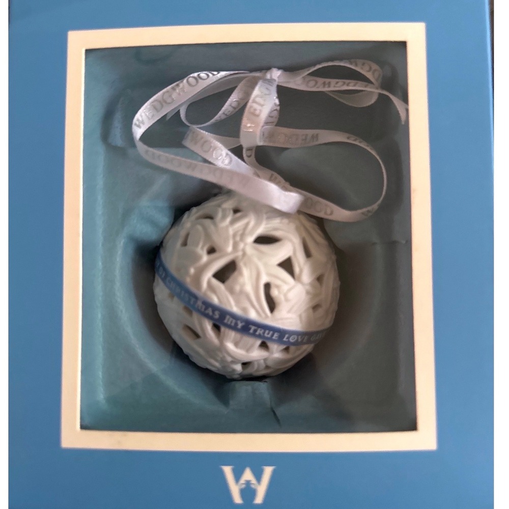 Wedgwood Two Turtle Doves 12 Days of Christmas Pierced Porcelain Ornament Boxed‎
